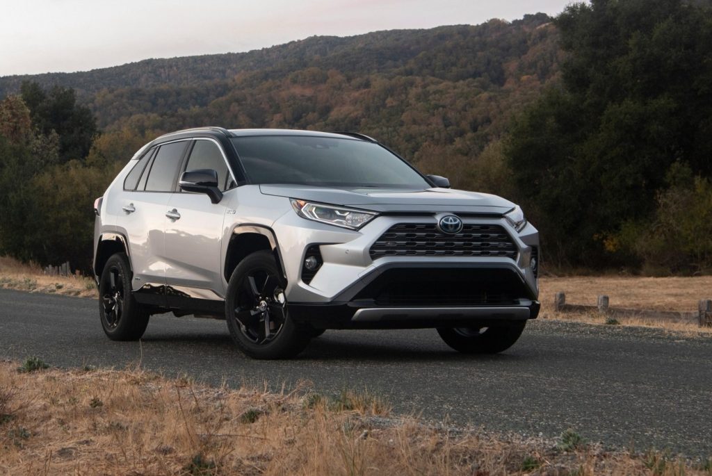 Toyota RAV4 Гібрид: у чому секрет популярності цього кросовера?