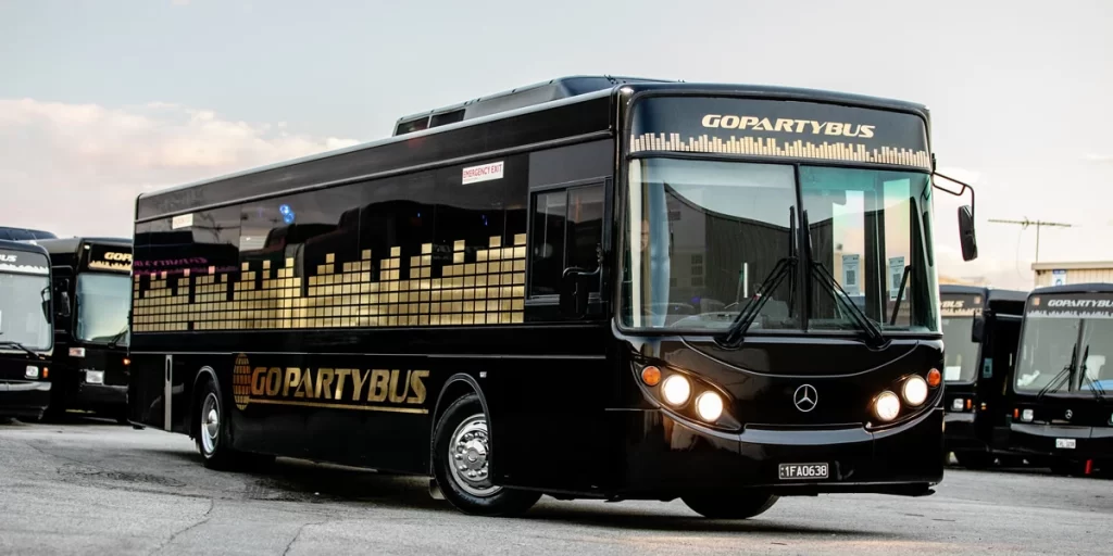 Паті-бас для Нового року: як організувати свято на колесах