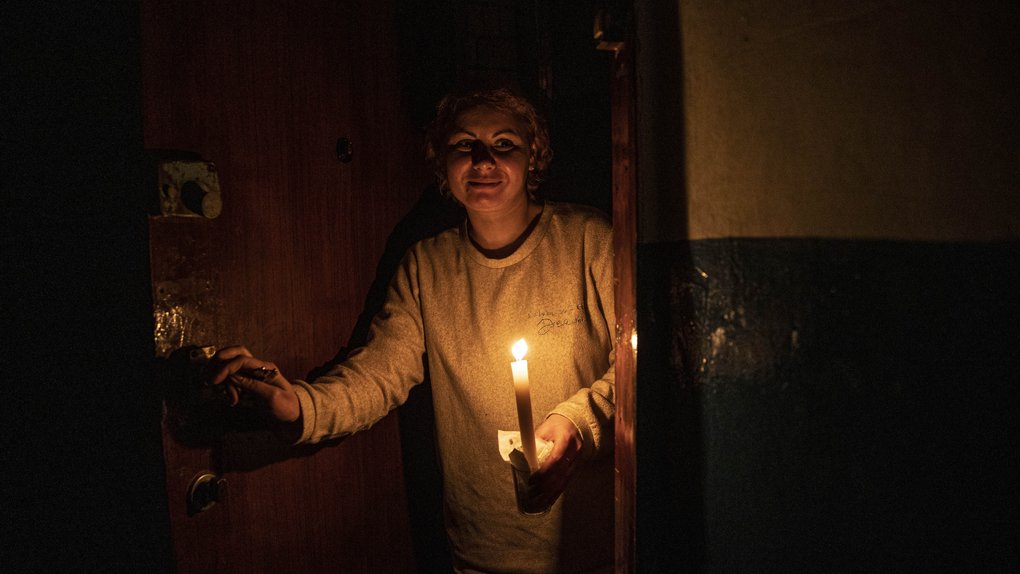 Пережити блекаут у приватному будинку: що допоможе зігрітись та приготувати їсти, коли немає світла?