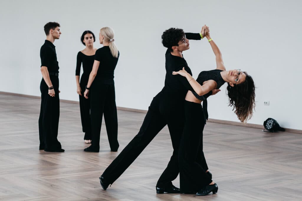 Танцювальний одяг і взуття: як підібрати правильно для кожного напрямку і не витрачати гроші даремно