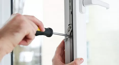 Ремонт фурнітури вікон: коли потрібен та скільки займає часу