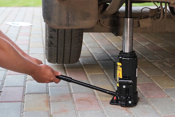 Гідравлічні домкрати: принцип роботи, типи і як вибрати під конкретні задачі